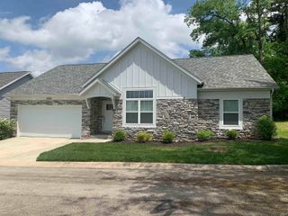 4204 W Thornwood Lane, Muncie, IN 47304