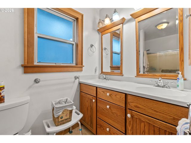 32 N BRYANT St, Portland, OR 97217