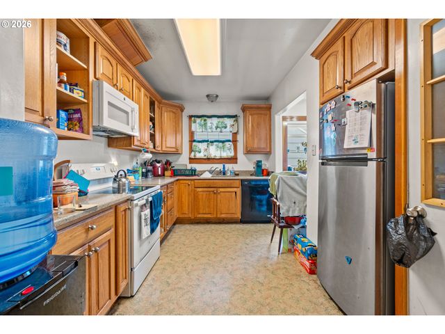 32 N BRYANT St, Portland, OR 97217