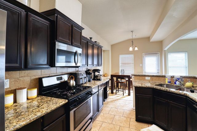 11 Eagle Lake Court, Manvel, TX 77578