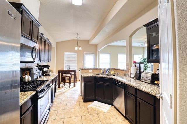 11 Eagle Lake Court, Manvel, TX 77578