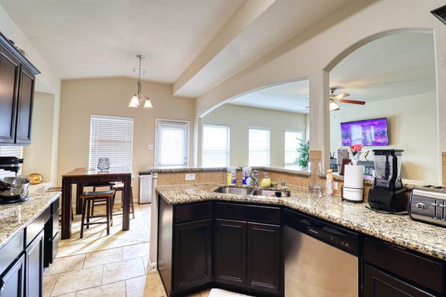 11 Eagle Lake Court, Manvel, TX 77578