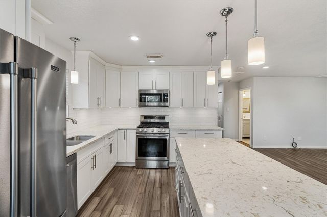 765 Marlin Street, Bayou Vista, TX 77563