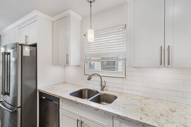 765 Marlin Street, Bayou Vista, TX 77563