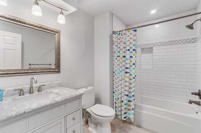 765 Marlin Street, Bayou Vista, TX 77563