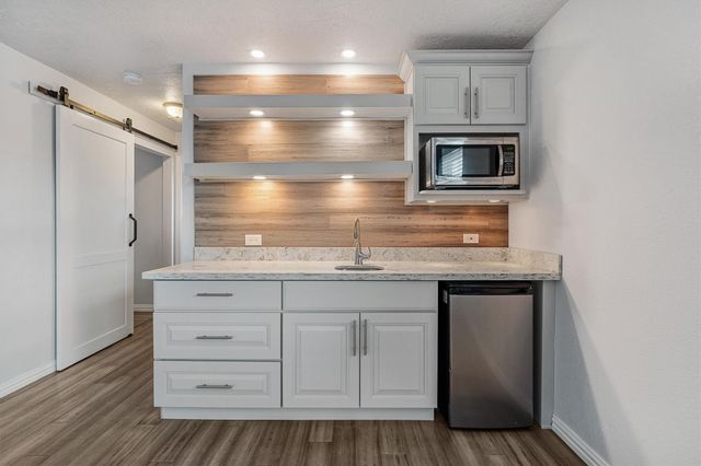 765 Marlin Street, Bayou Vista, TX 77563