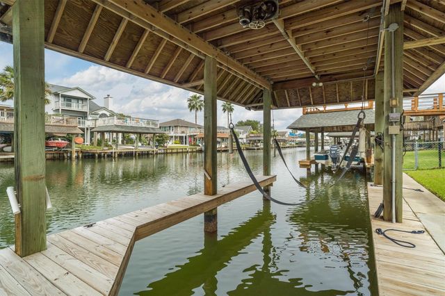 765 Marlin Street, Bayou Vista, TX 77563