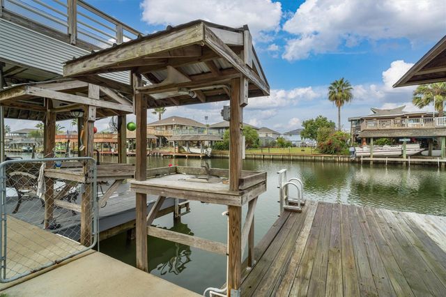 765 Marlin Street, Bayou Vista, TX 77563