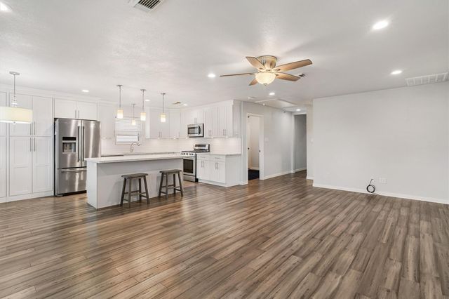 765 Marlin Street, Bayou Vista, TX 77563