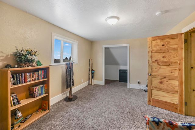 409 1st St E, Hansen, ID 83334