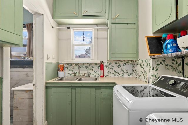 1318 RANDALL AVE, Cheyenne, WY 82009