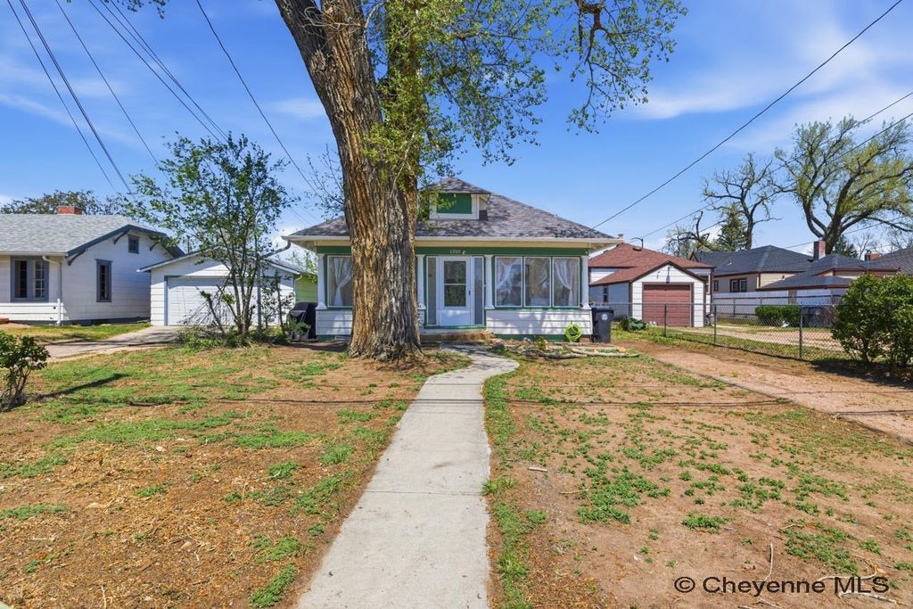 1318 RANDALL AVE, Cheyenne, WY 82009