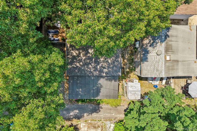 15 Whalers Path, Baiting Hollow, NY 11933