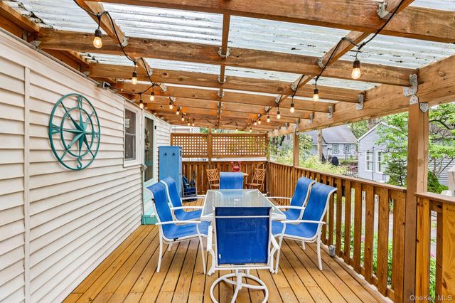 15 Whalers Path, Baiting Hollow, NY 11933