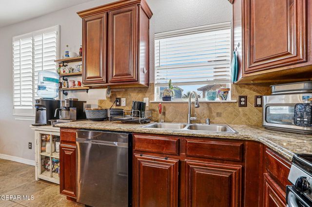 344 EMERALD SKY Place, Horizon City, TX 79928