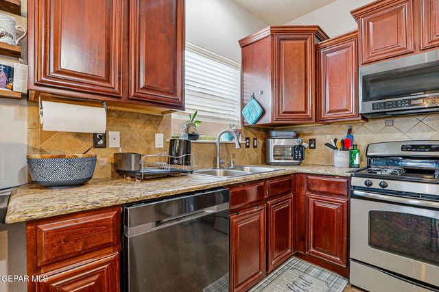 344 EMERALD SKY Place, Horizon City, TX 79928