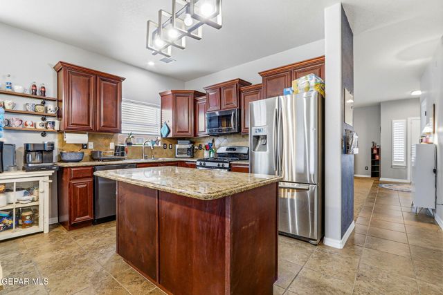 344 EMERALD SKY Place, Horizon City, TX 79928