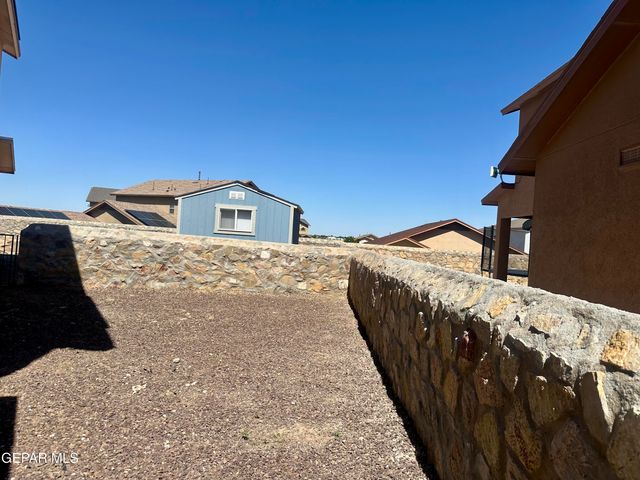 344 EMERALD SKY Place, Horizon City, TX 79928