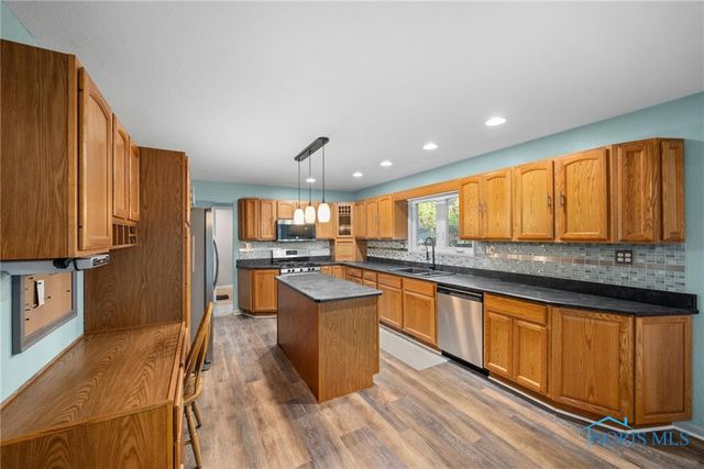 1200 County Road F, Swanton, OH 43558