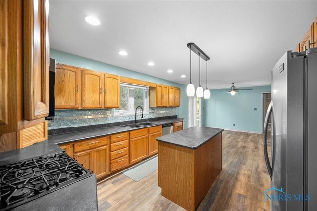 1200 County Road F, Swanton, OH 43558