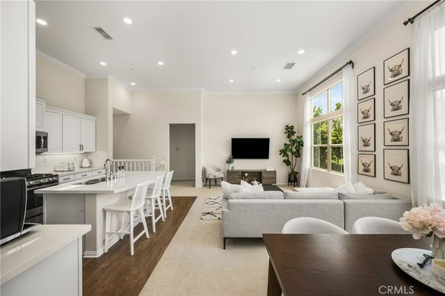208 Rose Arch, Irvine, CA 92620