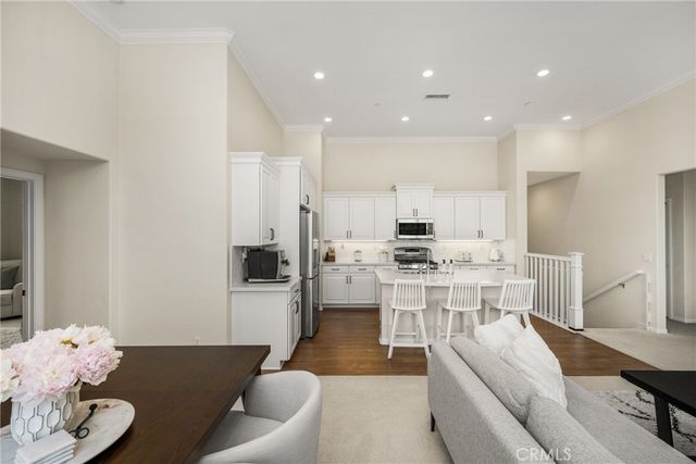 208 Rose Arch, Irvine, CA 92620