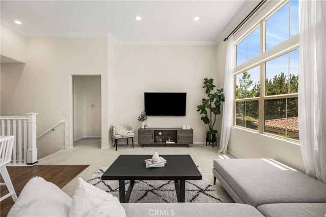 208 Rose Arch, Irvine, CA 92620