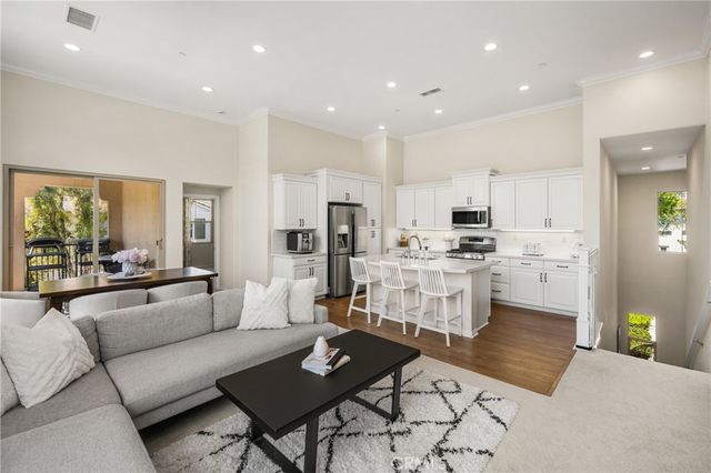 208 Rose Arch, Irvine, CA 92620