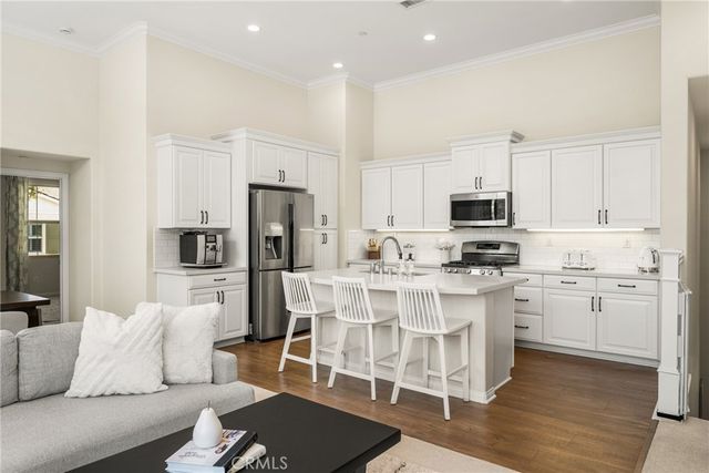 208 Rose Arch, Irvine, CA 92620