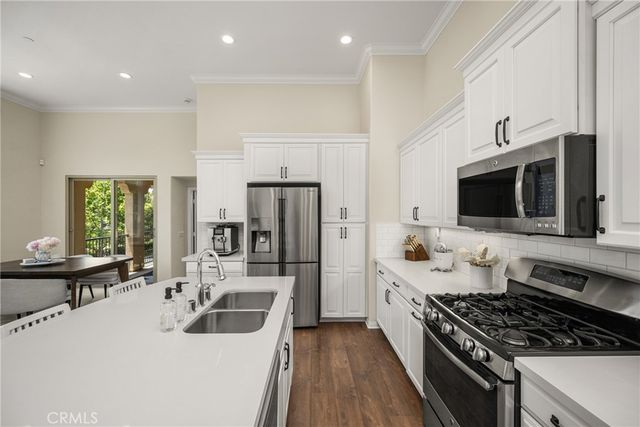 208 Rose Arch, Irvine, CA 92620