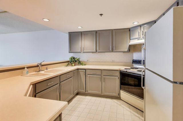 100 Lake Shore Drive 806, Michigan City, IN 46360