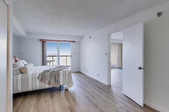 100 Lake Shore Drive 806, Michigan City, IN 46360