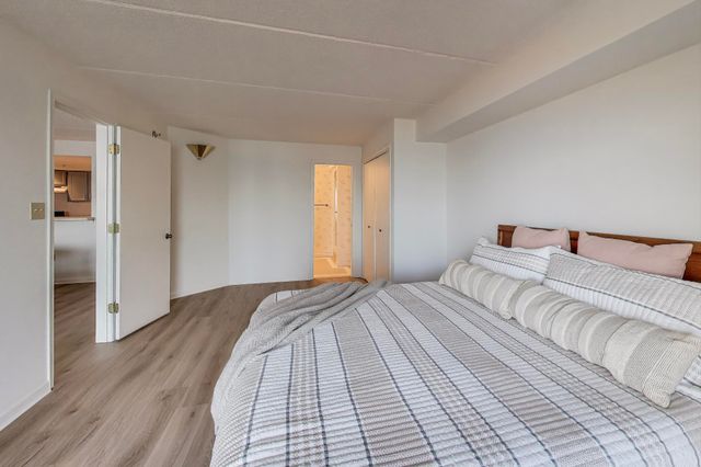 100 Lake Shore Drive 806, Michigan City, IN 46360