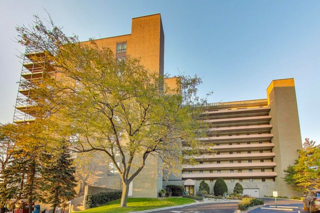 100 Lake Shore Drive 806, Michigan City, IN 46360