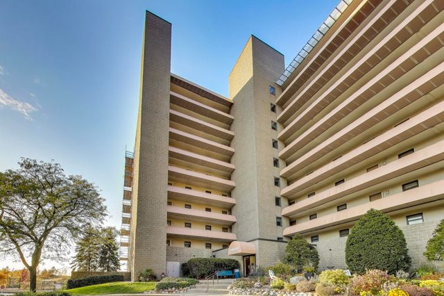 100 Lake Shore Drive 806, Michigan City, IN 46360