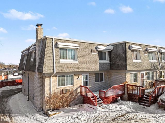 150 LADD Road, Walled Lake, MI 48390