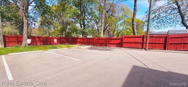 150 LADD Road, Walled Lake, MI 48390