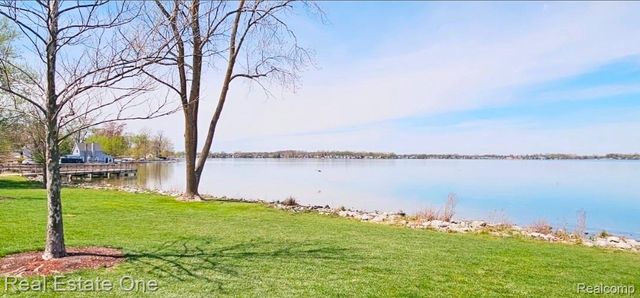 150 LADD Road, Walled Lake, MI 48390