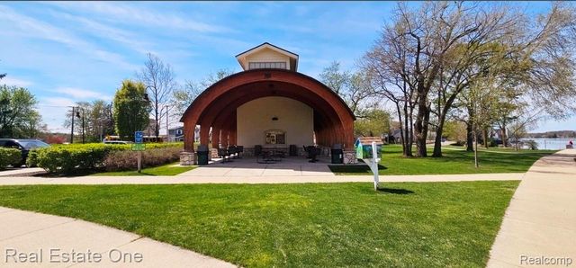 150 LADD Road, Walled Lake, MI 48390