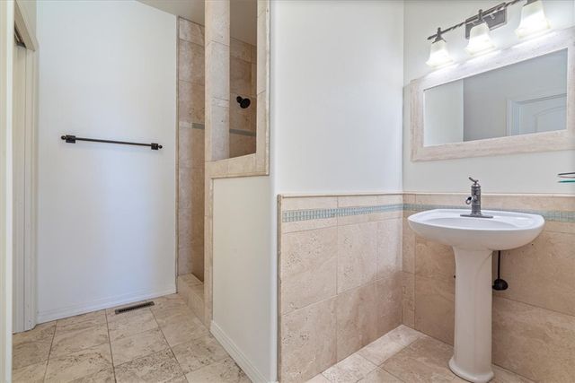 11 Hillcrest Drive, Holiday Island, AR 72631