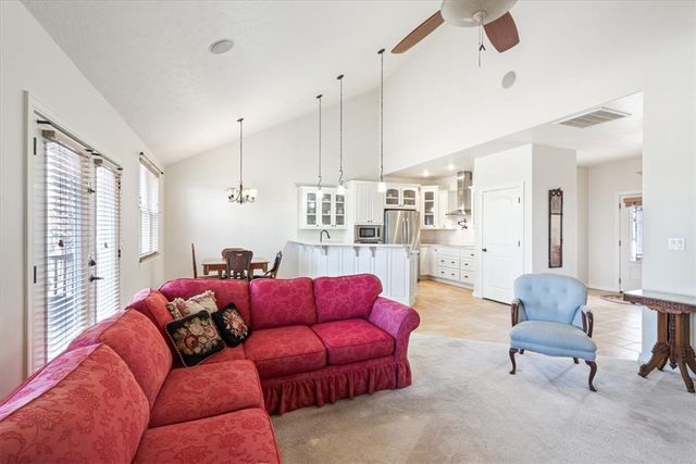 11 Hillcrest Drive, Holiday Island, AR 72631