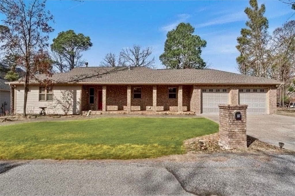 11 Hillcrest Drive, Holiday Island, AR 72631