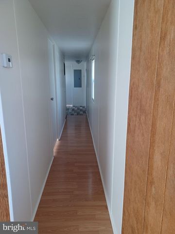 130 TREATWATER DR, Falling Waters, WV 25419