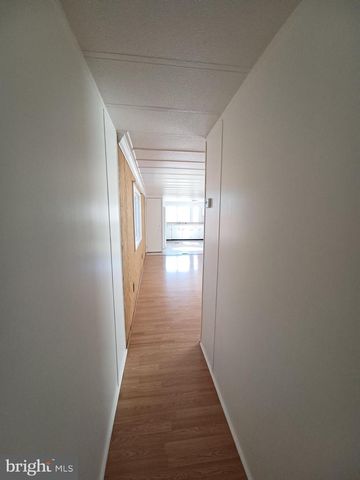 130 TREATWATER DR, Falling Waters, WV 25419