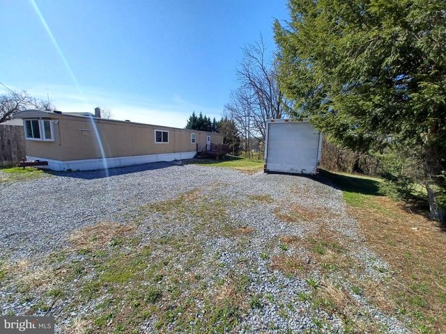 130 TREATWATER DR, Falling Waters, WV 25419