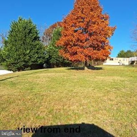 130 TREATWATER DR, Falling Waters, WV 25419