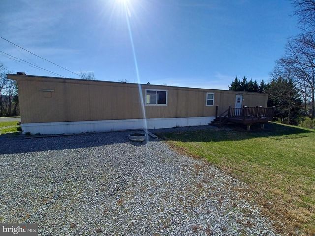 130 TREATWATER DR, Falling Waters, WV 25419