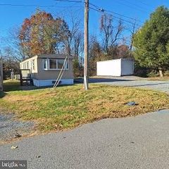 130 TREATWATER DR, Falling Waters, WV 25419