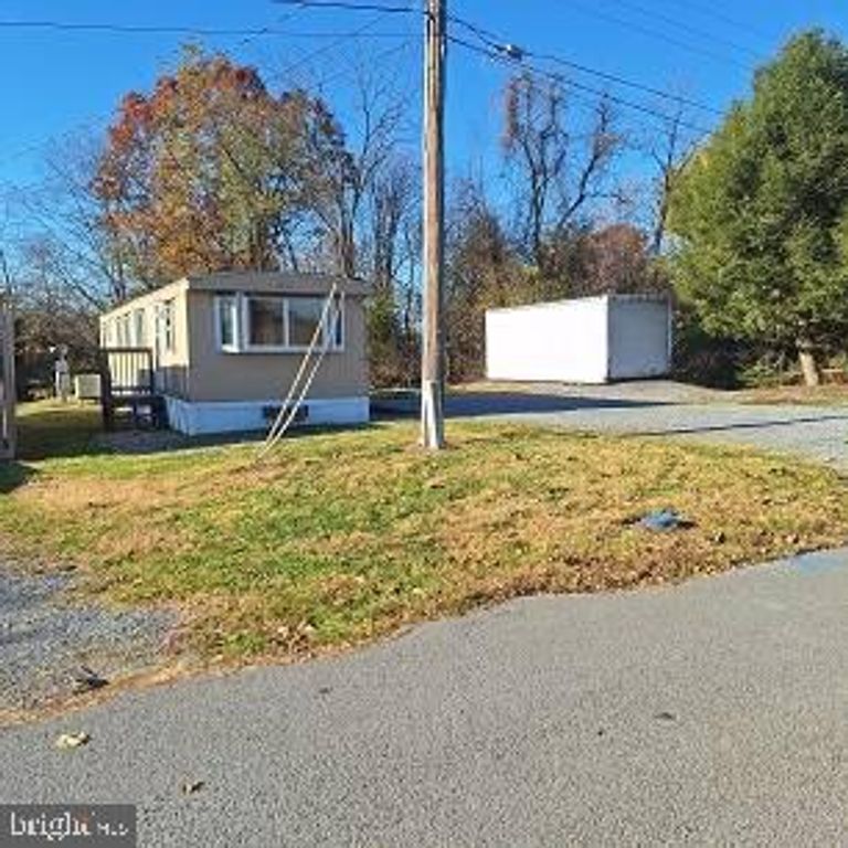 130 TREATWATER DR, Falling Waters, WV 25419