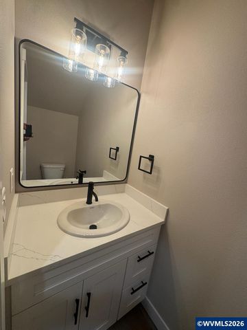 198 Gwinn St E, Monmouth, OR 97361